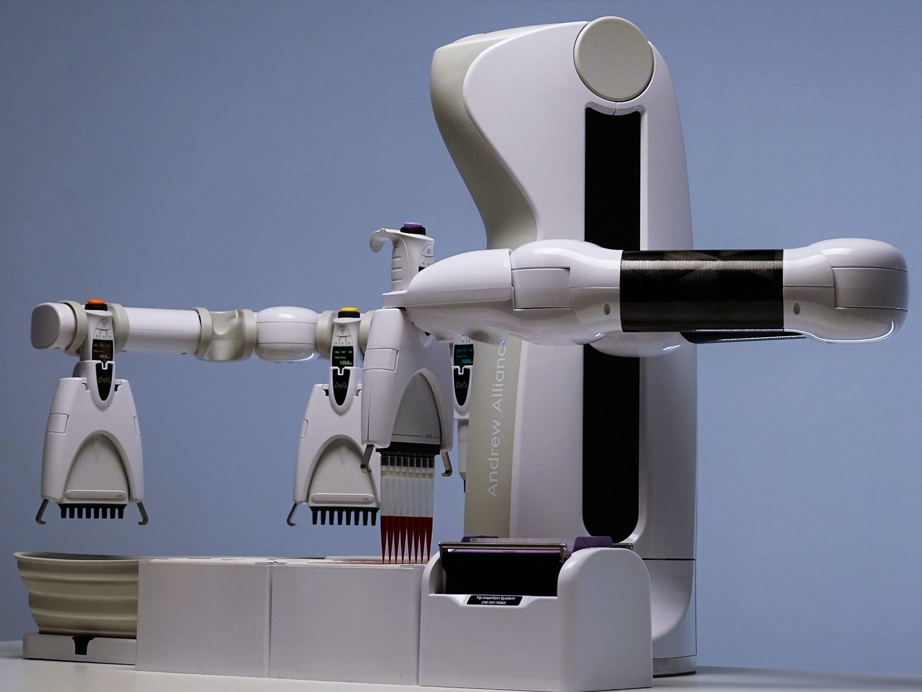 A liquid-handling laboratory robot operating electronic pipettes